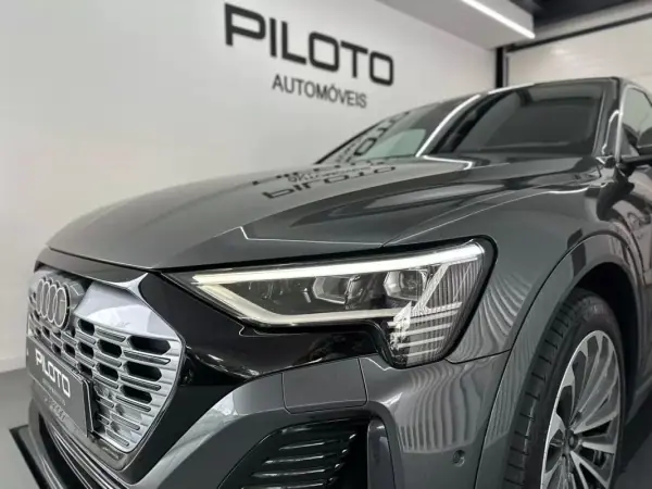 Audi Q8 e-Tron Sportback 2023 - 49500 EUR, 93000 km - AUTO.MOTO.pt - 93000km - foto 2 de 31