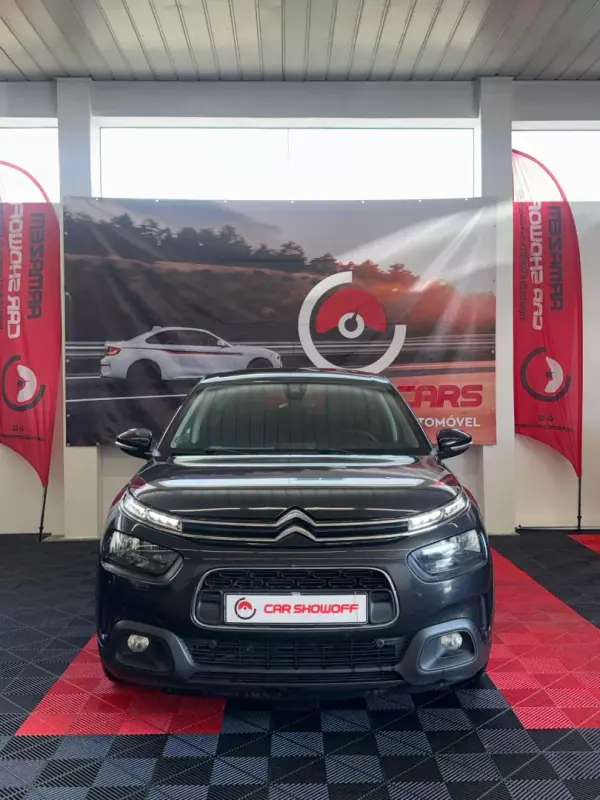 Citroën C4 Cactus PureTech 130 Stop&Start SHINE 2019 Gasolina — 131 000 km Citroën C4 Cactus PureTech 130 Stop&Start SHINE 2019 Gasolina