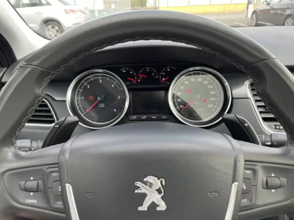 Peugeot 508 SW 2013 - 9900 EUR, 227000 km - AUTO.MOTO.pt - 227000km - foto 9 de 12