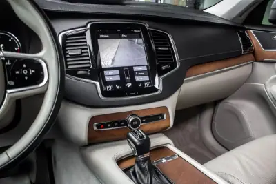 Volvo XC 90 2016 - 24990 EUR, 206775 km - AUTO.MOTO.pt - 206775km - foto 26 de 50