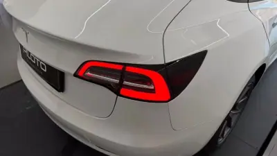 Tesla Model 3 2022 - 29990 EUR, 84000 km - AUTO.MOTO.pt - 84000km - foto 9 de 21