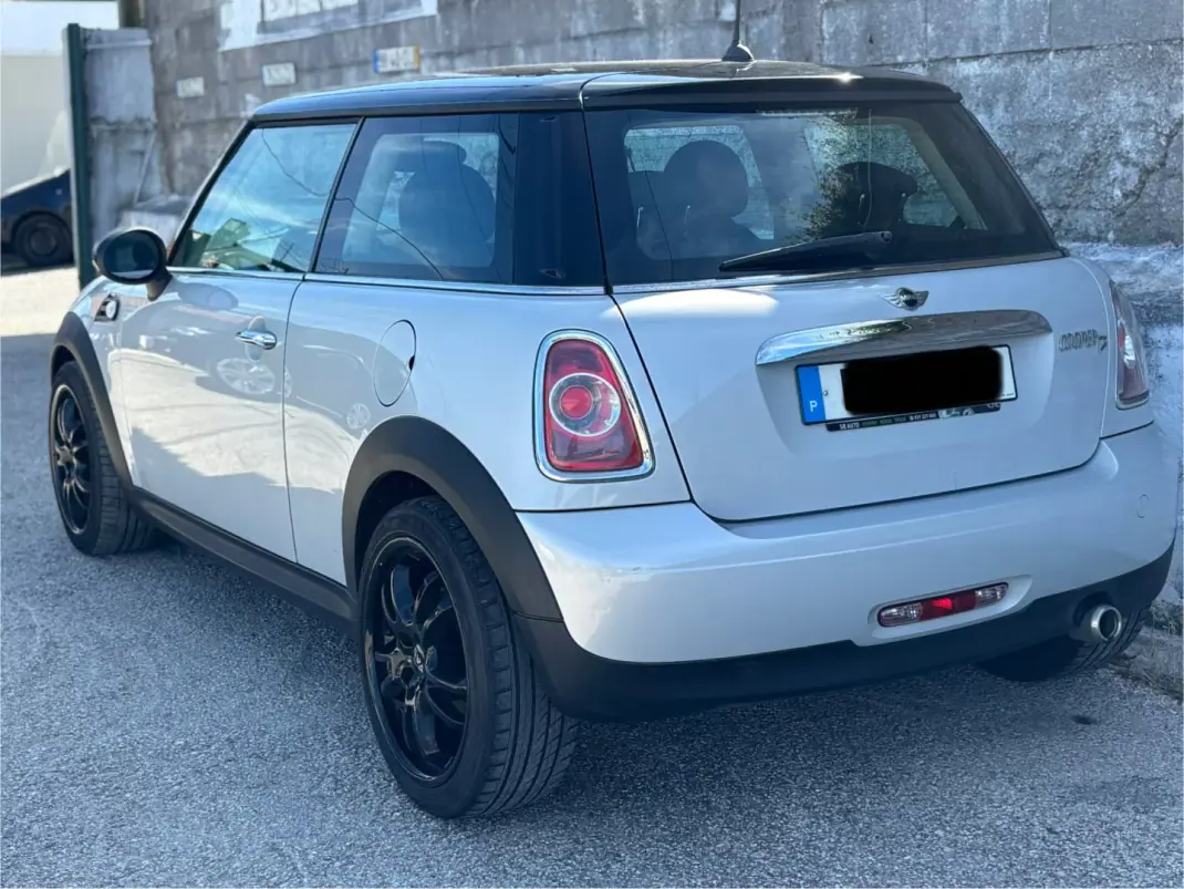 MINI Cooper 2010 - 7000 EUR, 208000 km - 208000km - foto 4 de 11