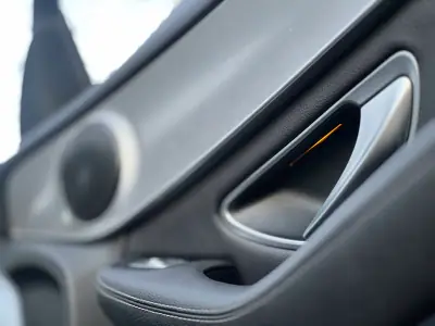 Mercedes-Benz GLC 350 2017 - 46490 EUR, 160000 km - AUTO.MOTO.pt - 160000km - foto 20 de 25