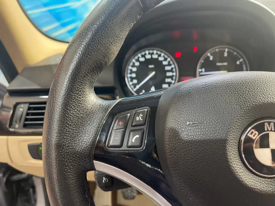 BMW 318 2010 - 10999 EUR, 181000 km - AUTO.MOTO.pt - 181000km - foto 40 de 46