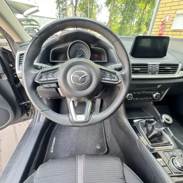 Mazda 3 2017 - 9750 EUR, 193000 km - AUTO.MOTO.pt - 193000km - foto 6 de 12
