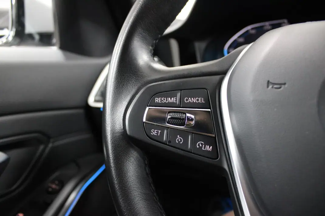 BMW 320 2021 - 27900 EUR, 108256 km - AUTO.MOTO.pt - 108256km - foto 10 de 24