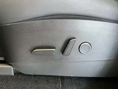 Tesla Model Y 2023 - 34600 EUR, 64322 km - 64322km - foto 19 de 26