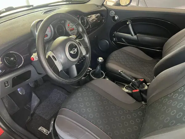 MINI 3 Portas 2006 - 6800 EUR, 204866 km - AUTO.MOTO.pt - 204866km - foto 6 de 19