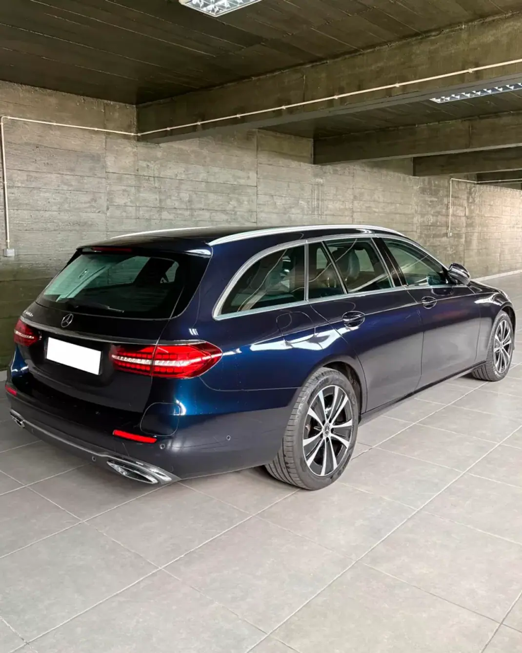 Mercedes-Benz E 300 2022 - 34500 EUR, 77100 km - AUTO.MOTO.pt - 77100km - foto 6 de 18