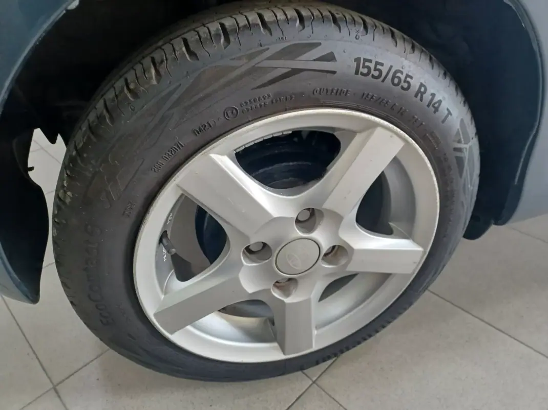 Toyota Aygo 2011 - 6790 EUR, 110561 km - AUTO.MOTO.pt - 110561km - foto 28 de 33