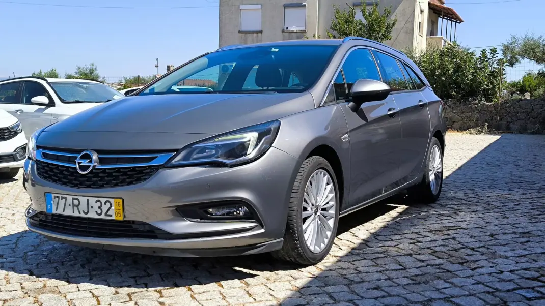 Opel Astra 2016 - 12450 EUR, 97645 km - AUTO.MOTO.pt - 97645km - foto 1 de 8