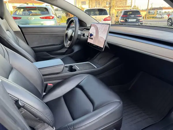 Tesla Model 3 2021 - 26500 EUR, 105000 km - AUTO.MOTO.pt - 105000km - foto 14 de 37