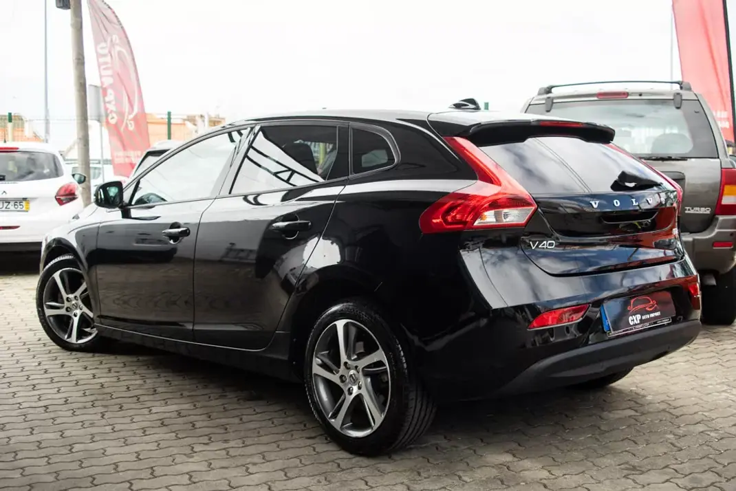 Volvo V40 2017 - 14900 EUR, 135000 km - AUTO.MOTO.pt - 135000km - foto 3 de 17