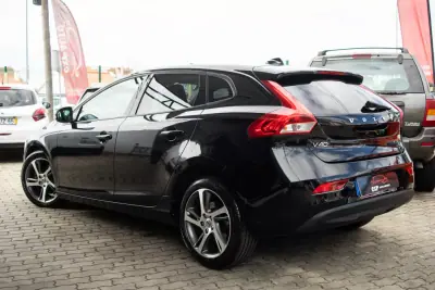 Volvo V40 2017 - 14900 EUR, 135000 km - AUTO.MOTO.pt - 135000km - foto 3 de 17