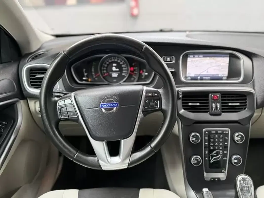 Volvo V40 2014 - 8999 EUR, 260000 km - 260000km - foto 12 de 15