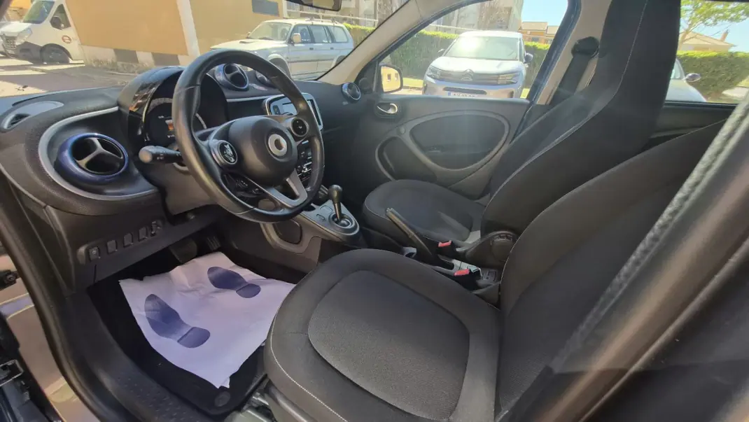 Smart ForFour 2017 - 12890 EUR, 50000 km - 50000km - foto 11 de 14