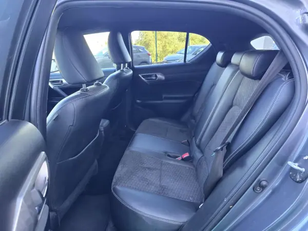 Lexus CT 200h 2016 - 13950 EUR, 217000 km - AUTO.MOTO.pt - 217000km - foto 8 de 13