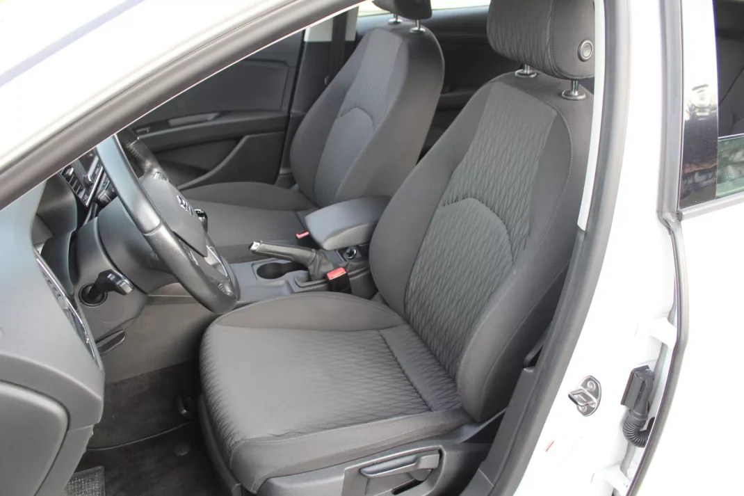 SEAT Leon 2013 - 10250 EUR, 184867 km - AUTO.MOTO.pt - 184867km - foto 14 de 16