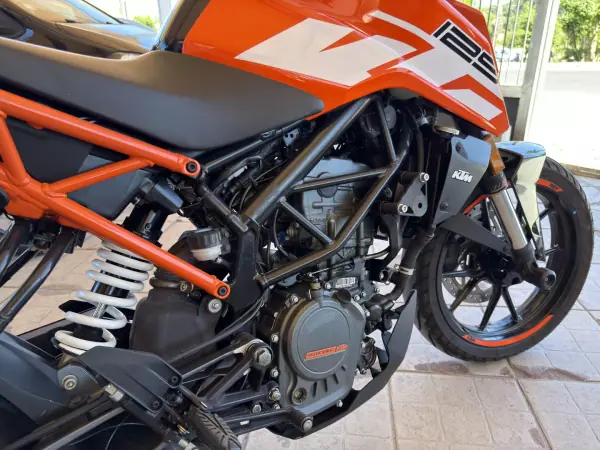 KTM Duke 200 2018 - 3750 EUR, 8468 km - AUTO.MOTO.pt - 8468km - foto 14 de 15