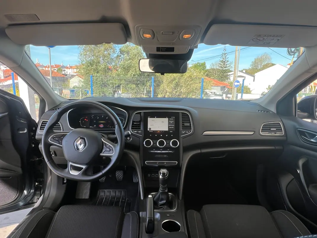 Renault Mégane 2021 - 17490 EUR, 92 km - AUTO.MOTO.pt - 92km - foto 2 de 5