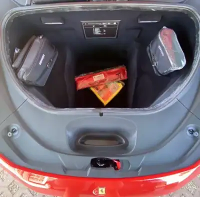 Ferrari F8 Tributo 2022 - 425600 EUR, 4336 km - AUTO.MOTO.pt - 4336km - foto 26 de 54