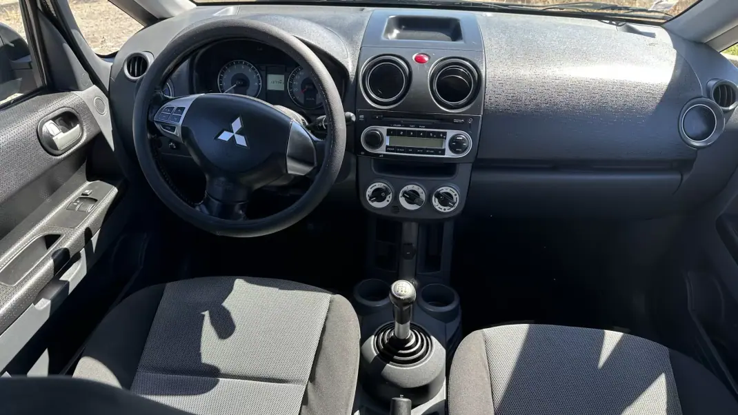 Mitsubishi Colt 2010 - 4900 EUR, 135000 km - 135000km - foto 12 de 13