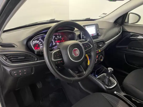 Fiat Tipo 2019 - 8900 EUR, 146000 km - AUTO.MOTO.pt - 146000km - foto 10 de 32