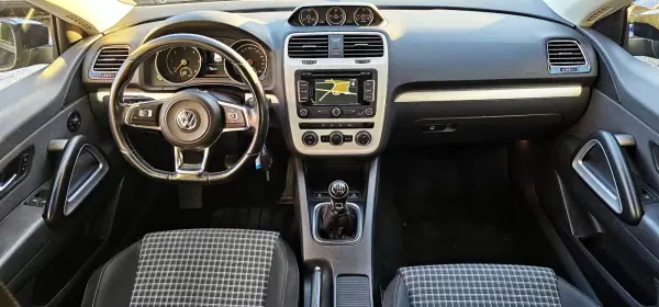 Volkswagen Scirocco 2015 - 18999 EUR, 160000 km - AUTO.MOTO.pt - 160000km - foto 7 de 18