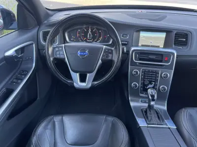 Volvo V60 2015 - 14990 EUR, 184500 km - AUTO.MOTO.pt - 184500km - foto 10 de 21