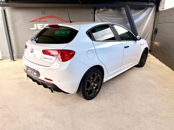 Alfa Romeo Giulietta 2017 - 18490 EUR, 122207 km - AUTO.MOTO.pt - 122207km - foto 6 de 21