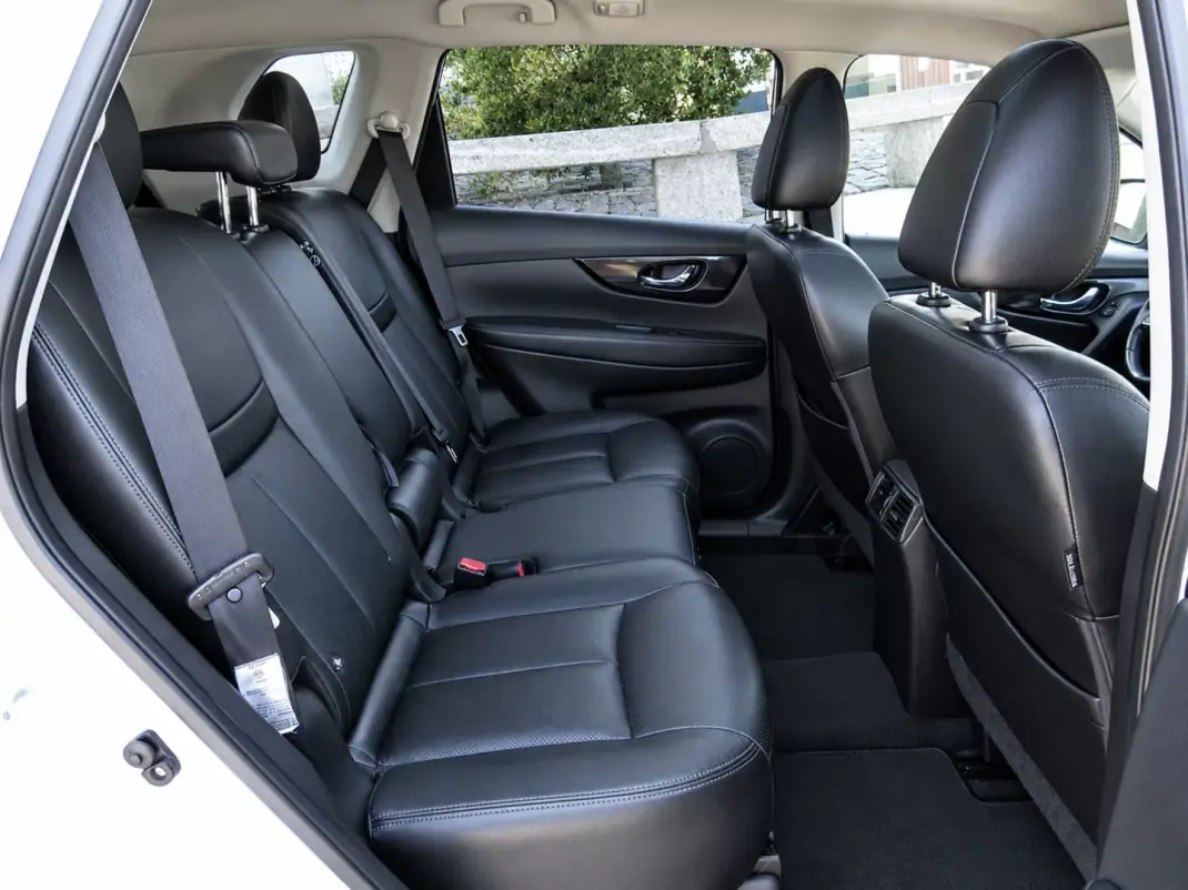 Nissan X-Trail 2017 - 18990 EUR, 179000 km - 179000km - foto 37 de 54