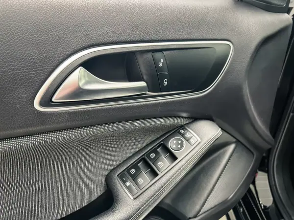 Mercedes-Benz A 180 2018 - 17900 EUR, 73000 km - AUTO.MOTO.pt - 73000km - foto 17 de 17