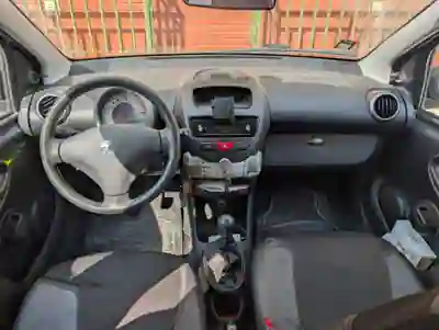 Peugeot 107 2012 - 4999 EUR, 76000 km - AUTO.MOTO.pt - 76000km - foto 6 de 7