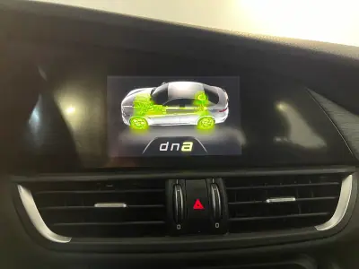 Alfa Romeo Giulia 2016 - 18500 EUR, 153000 km - AUTO.MOTO.pt - 153000km - foto 27 de 35