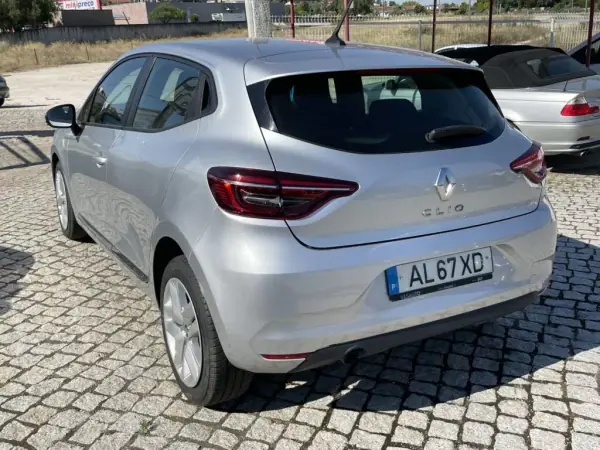 Renault Clio 2021 - 14750 EUR, 70347 km - AUTO.MOTO.pt - 70347km - foto 3 de 9