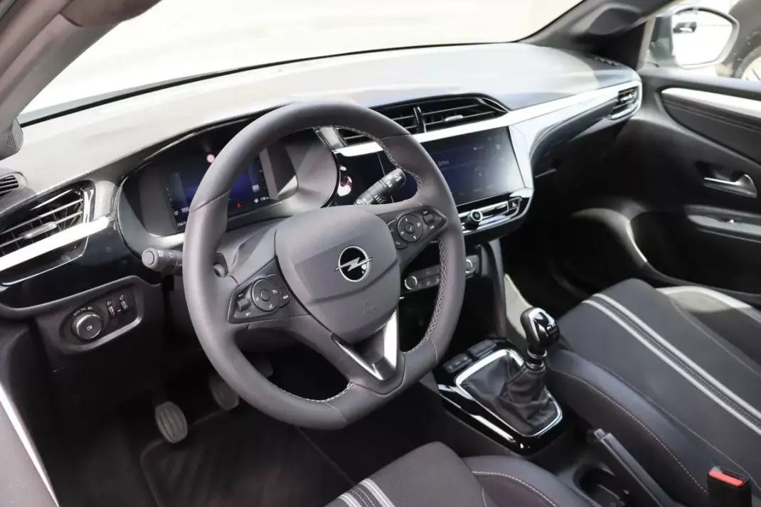 Opel Corsa 2025 - 16500 EUR, 25613 km - AUTO.MOTO.pt - 25613km - foto 12 de 30