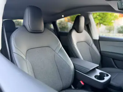 Tesla Model Y 2026 - 40950 EUR, 7199 km - foto 5 de 16