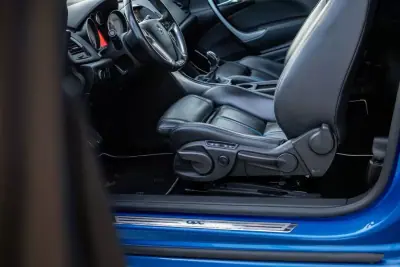 Opel Astra GTC 2013 - 23500 EUR, 109000 km - AUTO.MOTO.pt - 109000km - foto 30 de 47