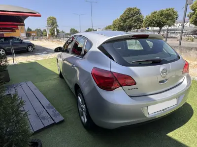 Opel Astra 2010 - 8000 EUR, 126000 km - AUTO.MOTO.pt - 126000km - foto 15 de 17