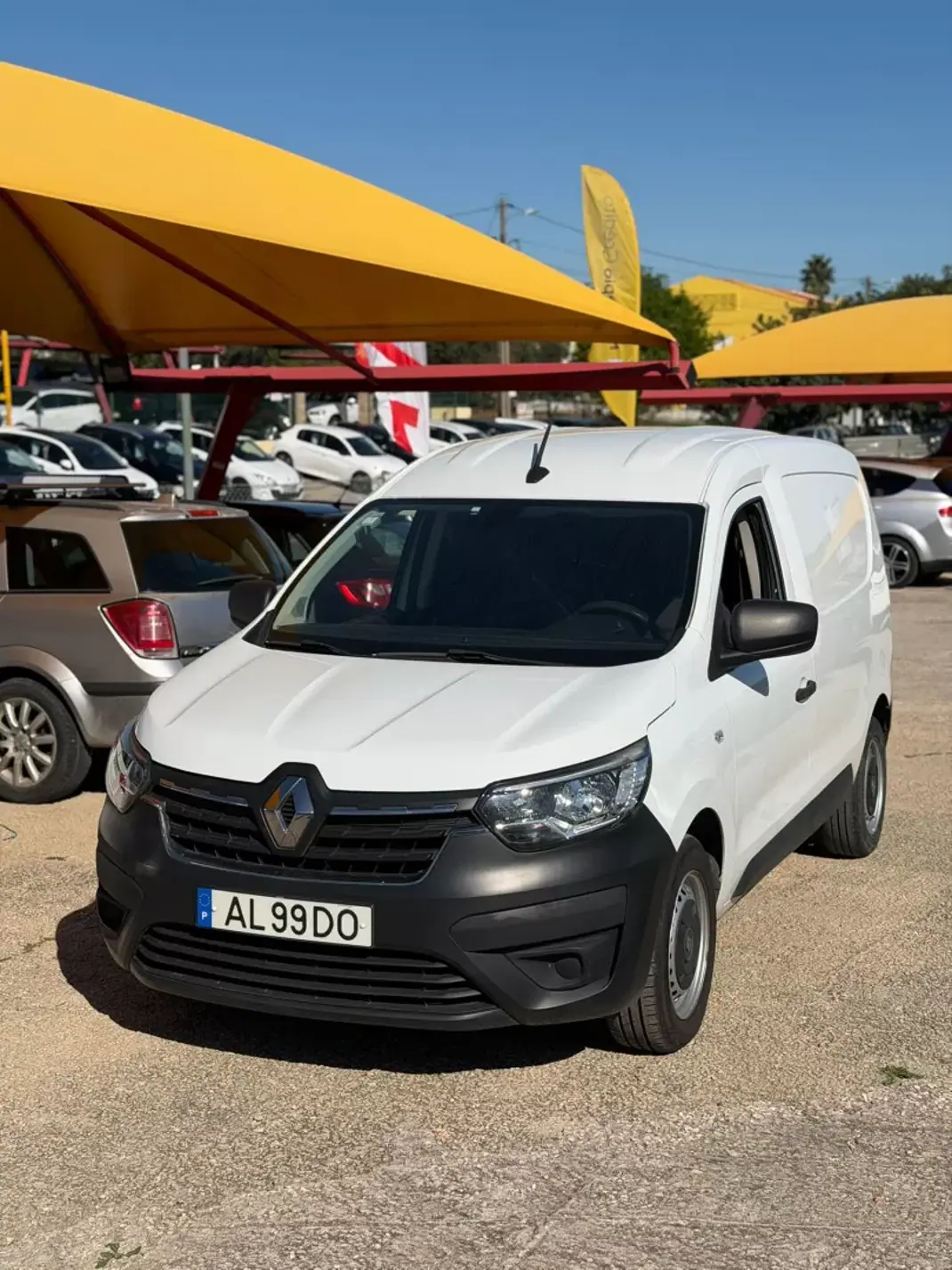 Renault EXPRESS 1.5 DCI BLUE 95 CONFORT 2021 - 14990 EUR, 188496 km - AUTO.MOTO.pt - 188496km - foto 3 de 8