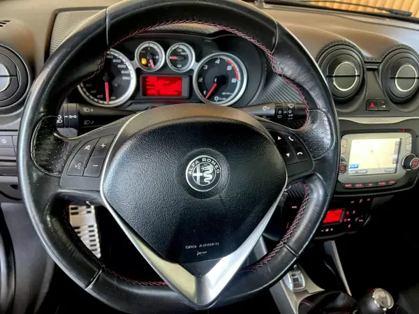Alfa Romeo MiTo 2016 - 8900 EUR, 137500 km - AUTO.MOTO.pt - 137500km - foto 65 de 96