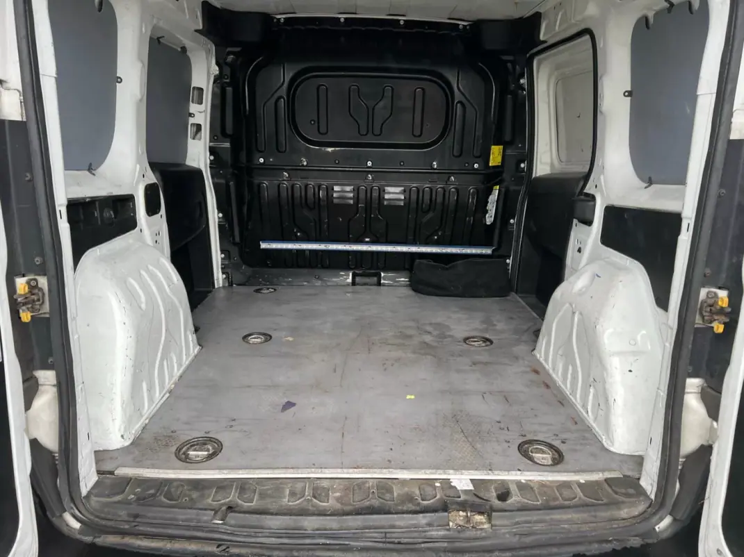 Fiat Doblo 2014 - 8500 EUR, 262300 km - AUTO.MOTO.pt - 262300km - foto 7 de 7