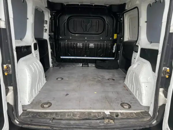 Fiat Doblo 2014 - 8500 EUR, 262300 km - AUTO.MOTO.pt - 262300km - foto 7 de 7