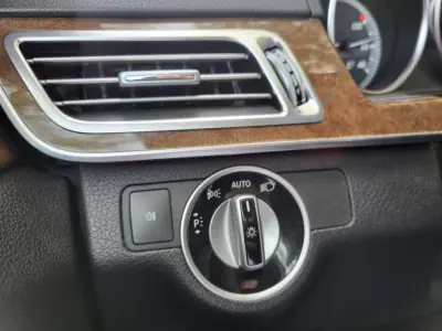 Mercedes-Benz E 200 2014 - 18900 EUR, 147135 km - AUTO.MOTO.pt - 147135km - foto 11 de 20