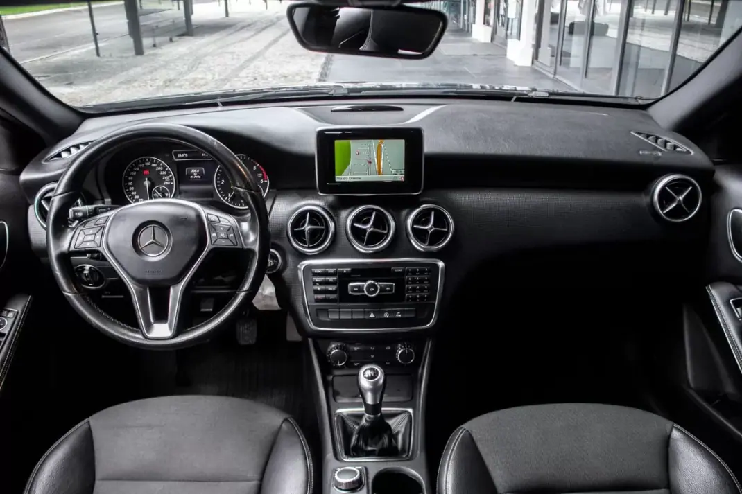 Mercedes-Benz A 180 2015 - 11490 EUR, 217196 km - 217196km - foto 30 de 35