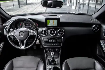 Mercedes-Benz A 180 2015 - 11490 EUR, 217196 km - AUTO.MOTO.pt - 217196km - foto 30 de 35