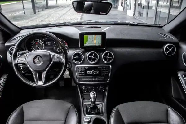 Mercedes-Benz A 180 2015 - 11490 EUR, 217196 km - AUTO.MOTO.pt - 217196km - foto 30 de 35