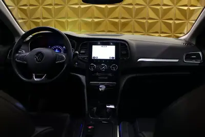 Renault Mégane Sport Tourer 2022 - 15900 EUR, 141000 km - AUTO.MOTO.pt - 141000km - foto 17 de 30