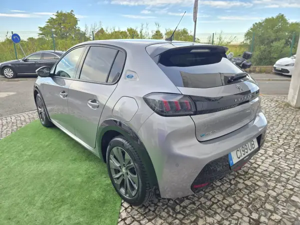 Peugeot e-208 2022 - 16950 EUR, 77000 km - AUTO.MOTO.pt - 77000km - foto 3 de 10