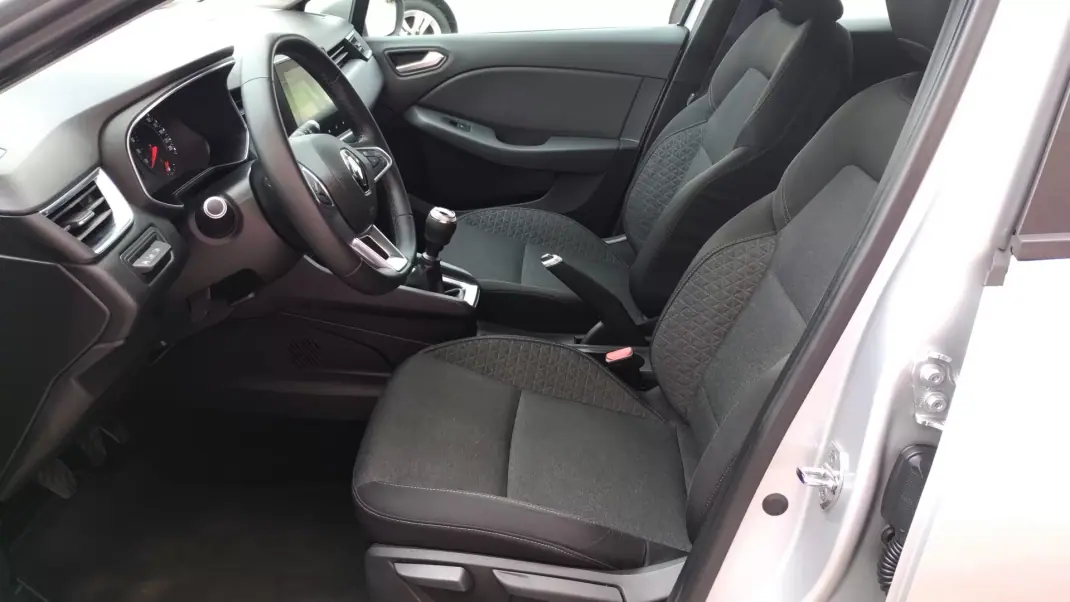 Renault Clio 2020 - 13500 EUR, 149999 km - AUTO.MOTO.pt - 149999km - foto 13 de 37
